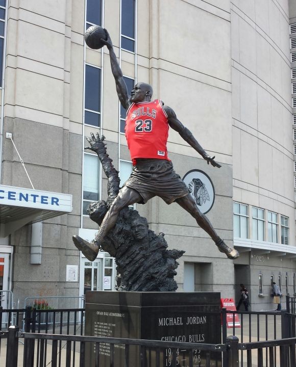 Statue of Michael Jordan wearing a Chicago Bulls jersey in front of the United Center