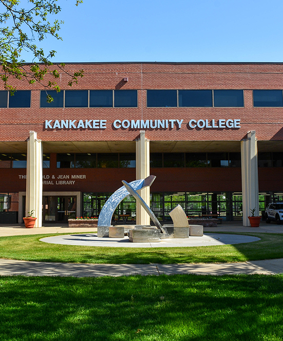 An image of the main entrance of Kankakee Community College